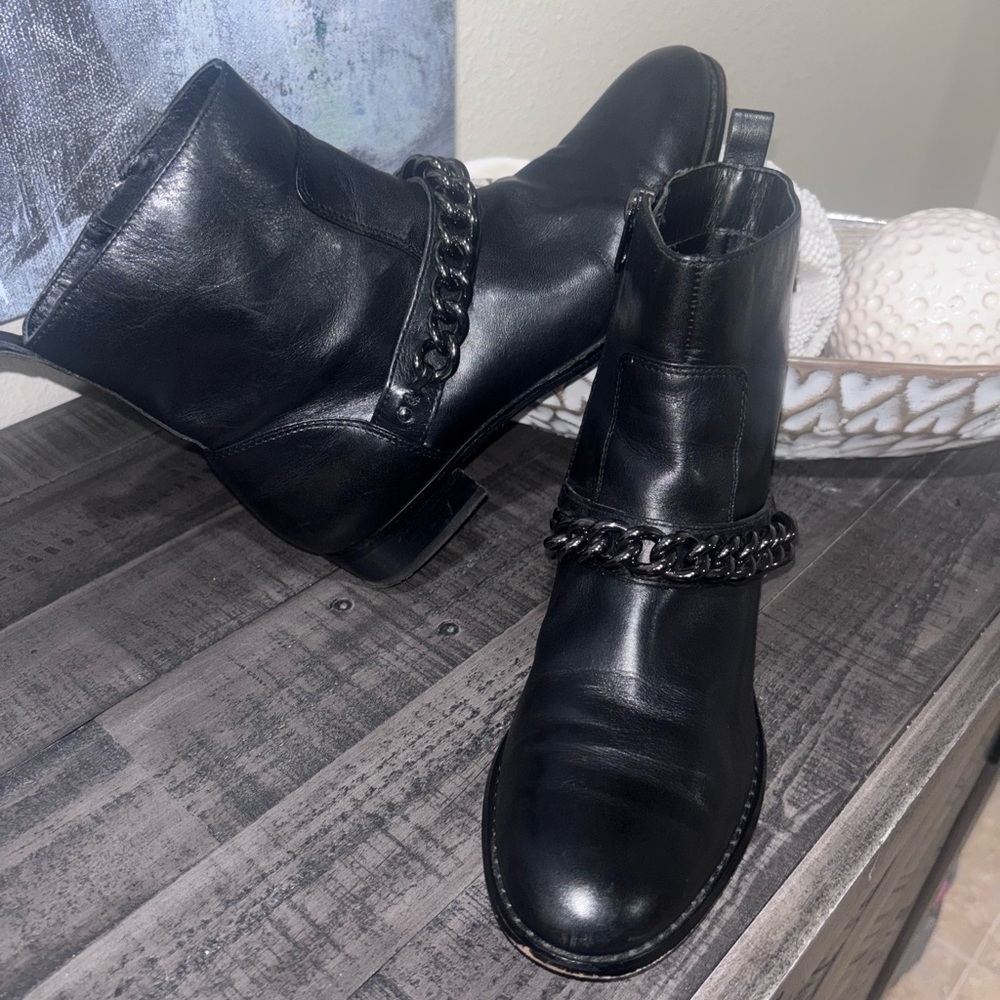 COACH ADELLA CALF LEATHER CHAIN WOMENS FLAT ANKLE BOOT SHOES sZ 7​​​